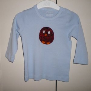 Licht blauw shirtje met vogel